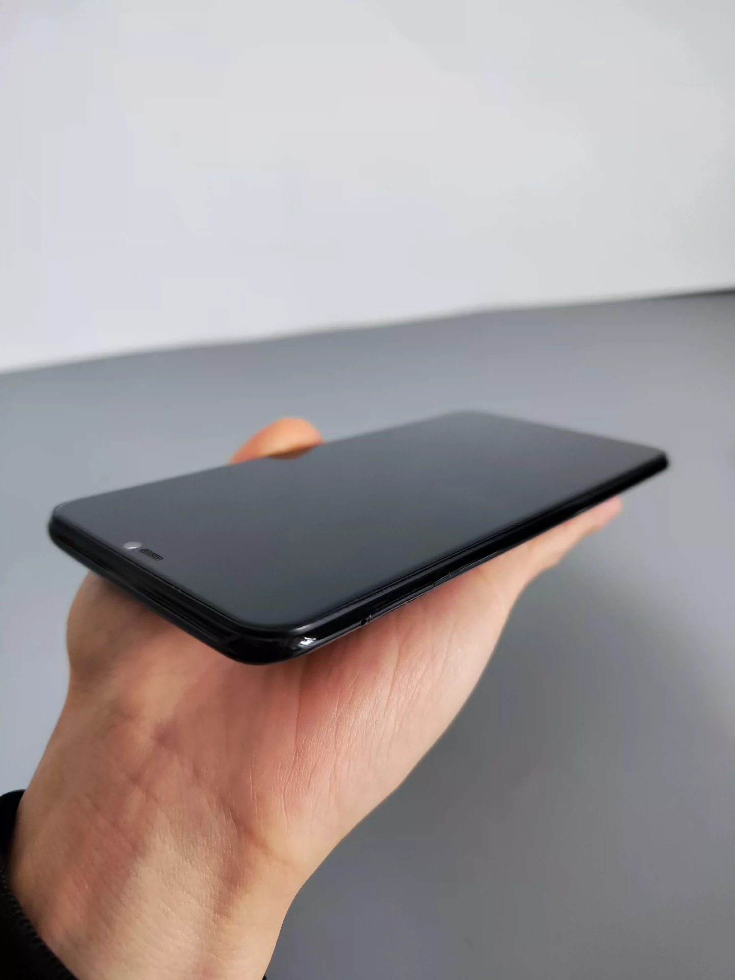 vivo Y85（全网通）手机，4+64G内存 手机功能全都正常，支持指纹面容解锁，成色如图，正常使用痕迹，屏幕基本没有划痕，工作机/备用机首选